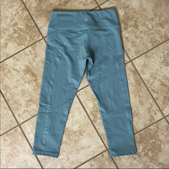 BuffBunny Capris - Picture 4 of 6